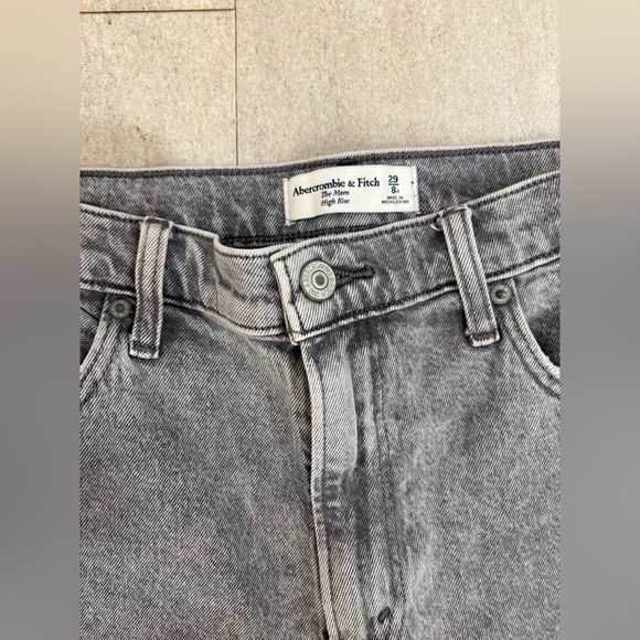 Abercrombie & Fitch The Mom High Rise Jean - Picture 5 of 7